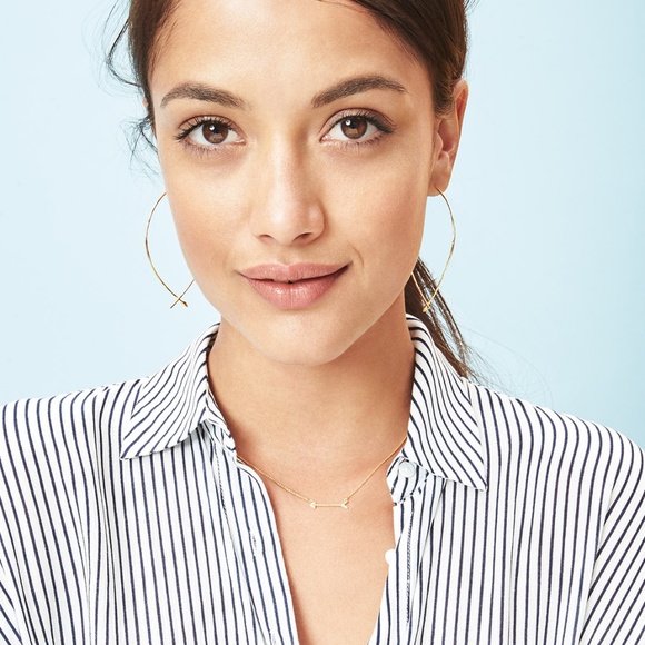 :: Stella & Dot [GOLD] Hammered Wire Large Hoops - Picture 3 of 8